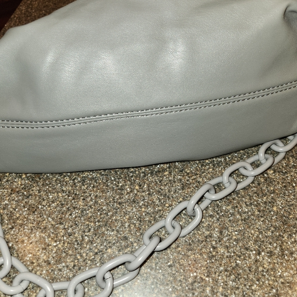 NWT Badgley Mischka Gray Wrapped Frame Clutch With Chain Strap Spring Closure - Picture 13 of 14
